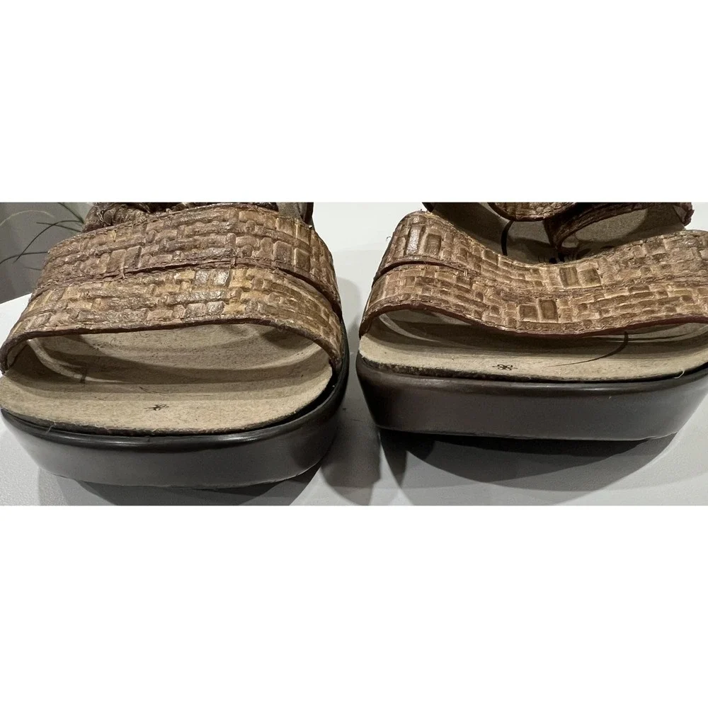 Abeo Biosystem Women's 6 N Dorin Textured Buckle Strap Wedge Sandals Shoes Brown